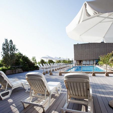 ホテル パラフォックス サラゴサ 設備 写真 The rooftop pool at the hotel
