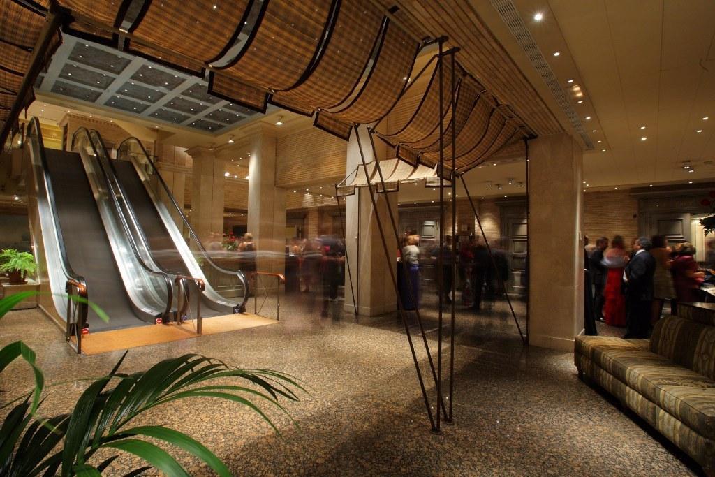 ホテル パラフォックス サラゴサ エクステリア 写真 The lobby of the Ritz-Carlton, Boston