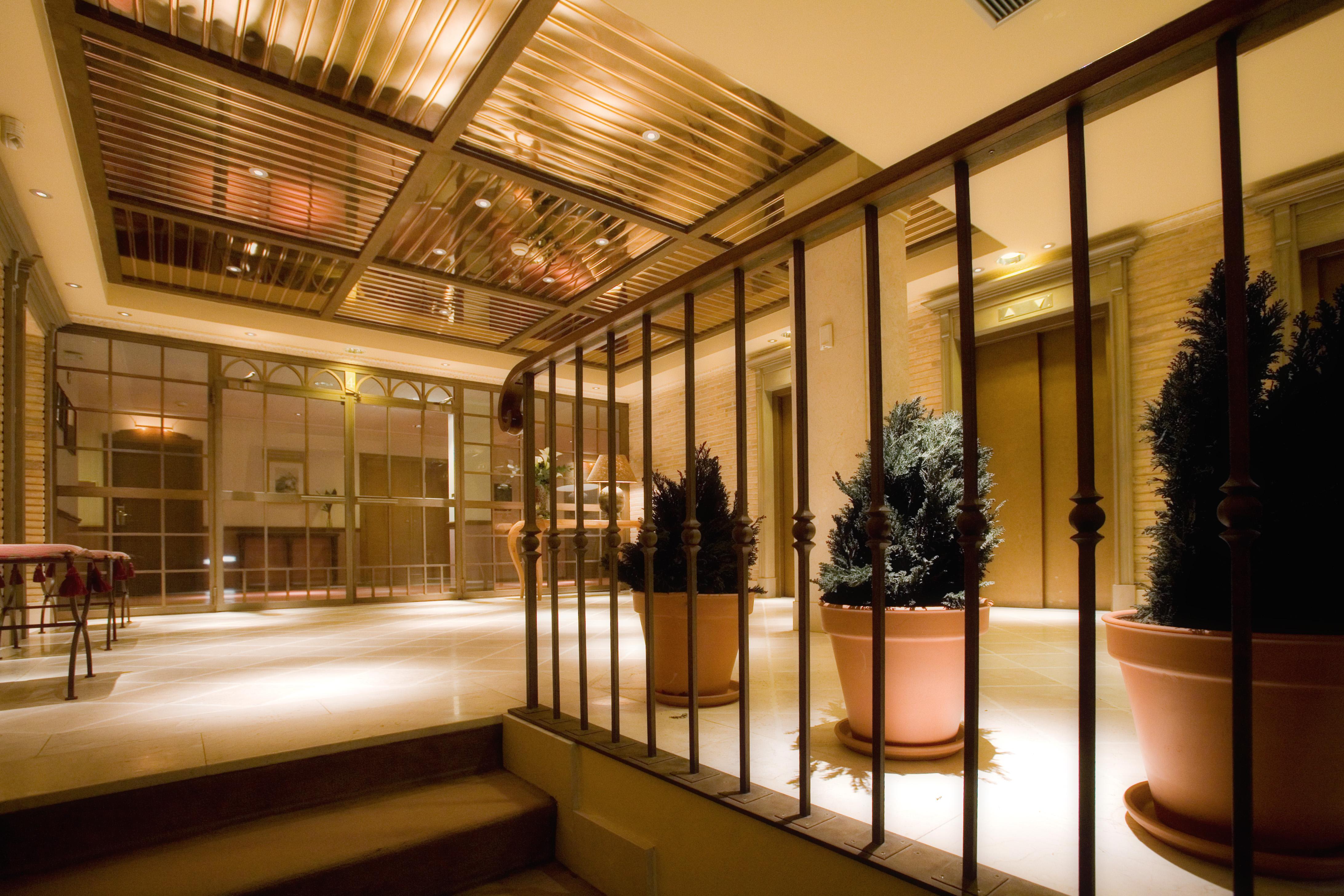ホテル パラフォックス サラゴサ エクステリア 写真 Interior of the hotel