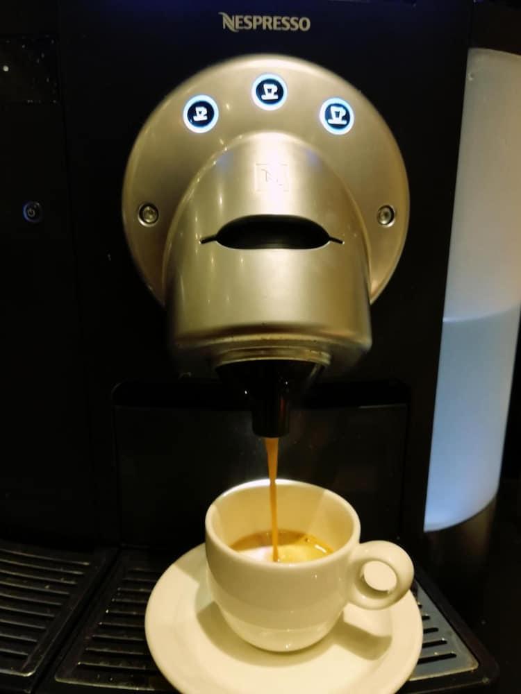 ホテル パラフォックス サラゴサ エクステリア 写真 A Nespresso machine