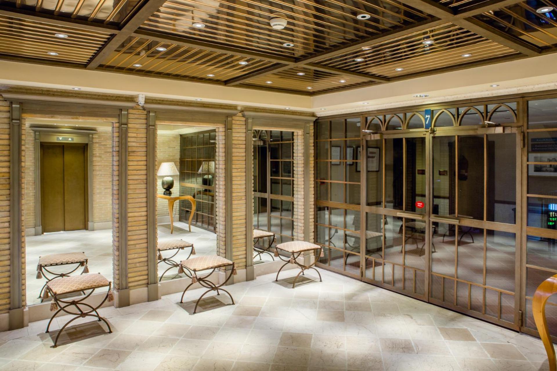 ホテル パラフォックス サラゴサ エクステリア 写真 The lobby of the hotel
