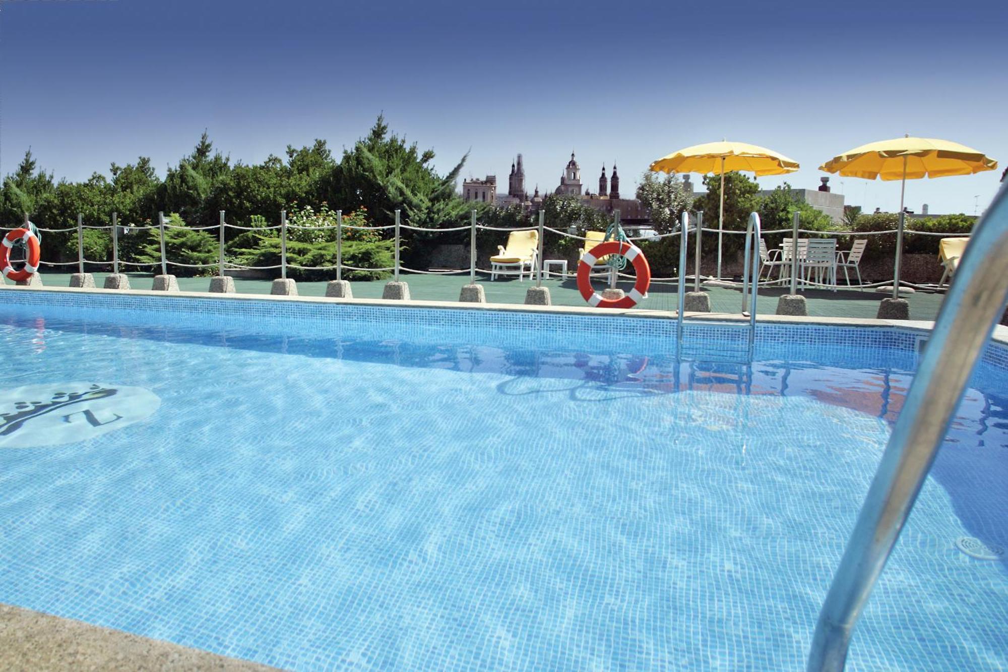 ホテル パラフォックス サラゴサ エクステリア 写真 Swimming pool