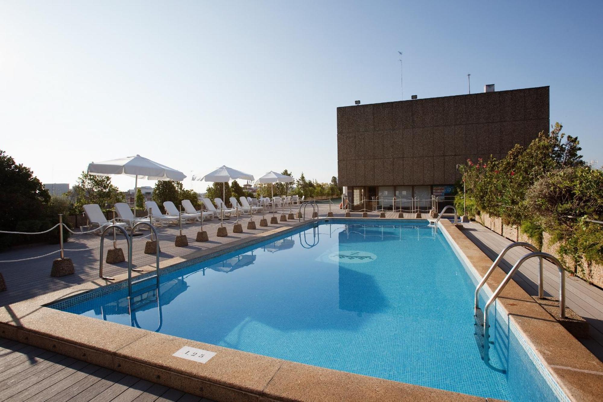 ホテル パラフォックス サラゴサ 設備 写真 Rooftop pool