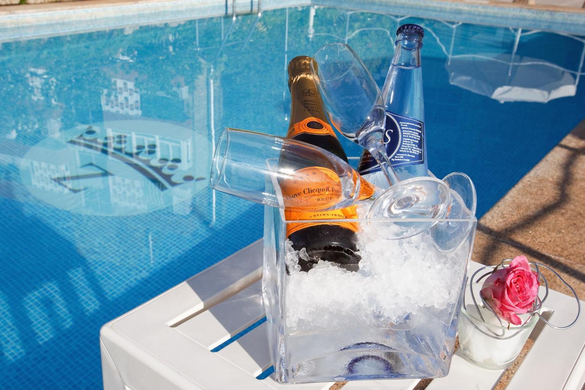 ホテル パラフォックス サラゴサ 設備 写真 A champagne bucket
