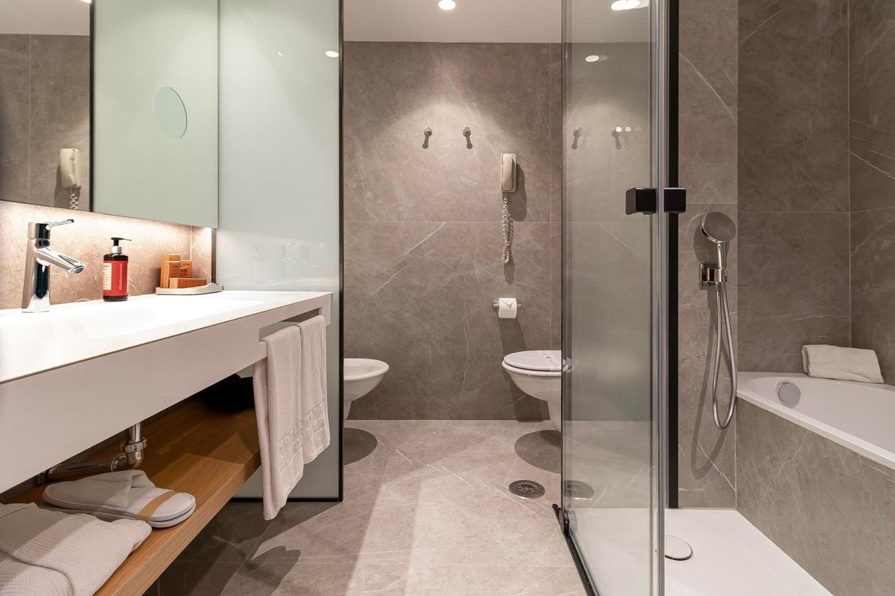 ホテル パラフォックス サラゴサ エクステリア 写真 Bathroom