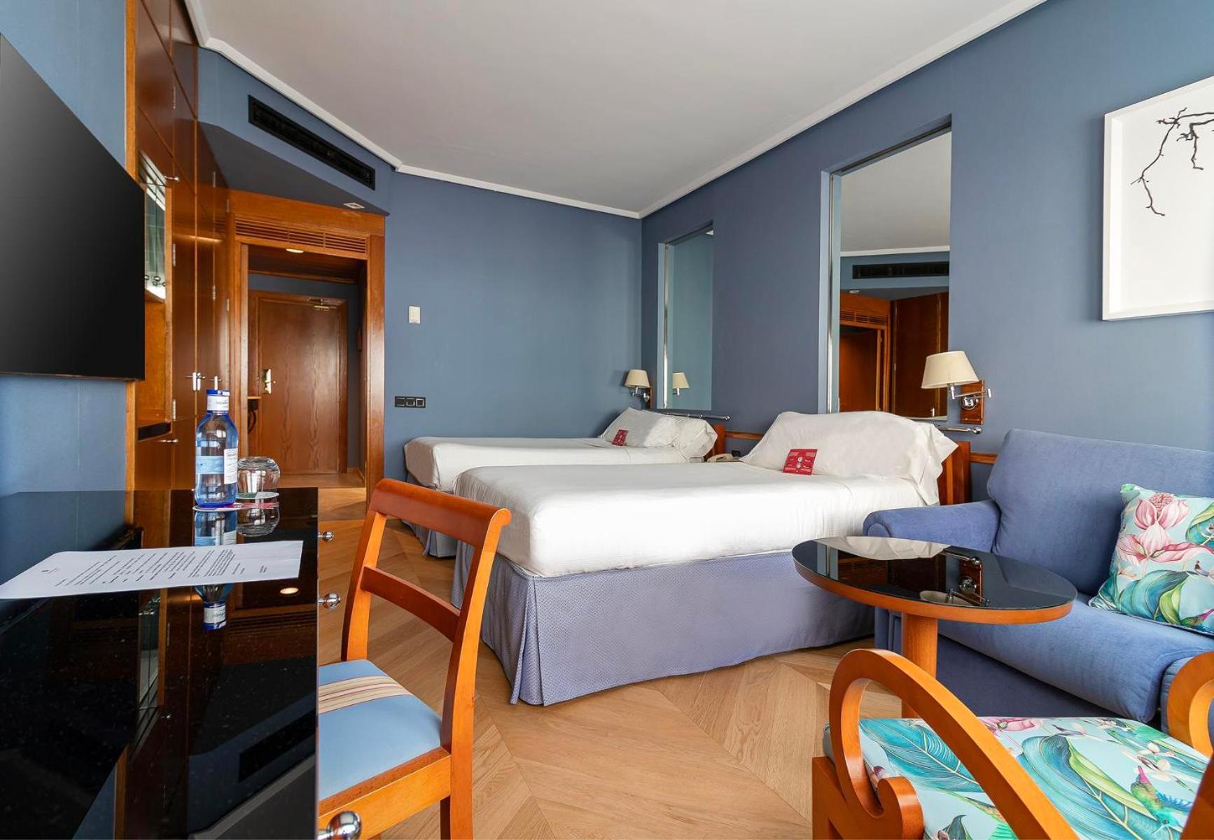 ホテル パラフォックス サラゴサ エクステリア 写真 A room at Hotel NH Collection Madrid Centro