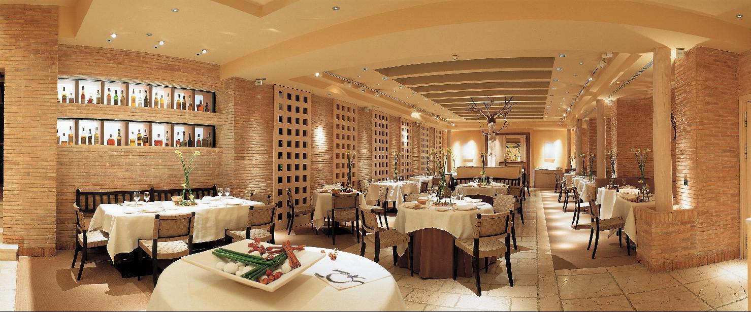 ホテル パラフォックス サラゴサ エクステリア 写真 Restaurant interior