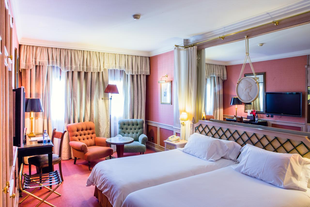 ホテル パラフォックス サラゴサ エクステリア 写真 A room at the Hotel Carlton