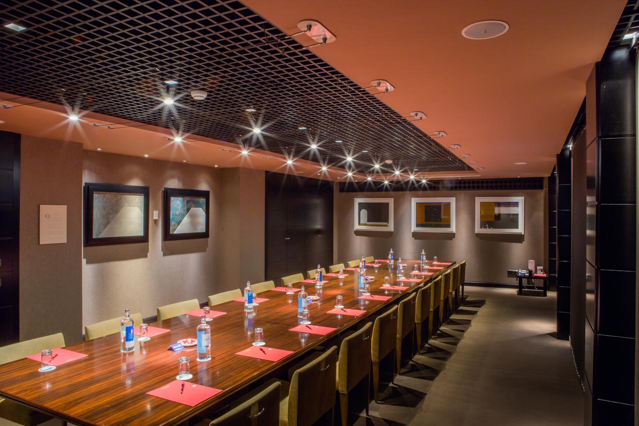 ホテル パラフォックス サラゴサ エクステリア 写真 Meeting room at the hotel
