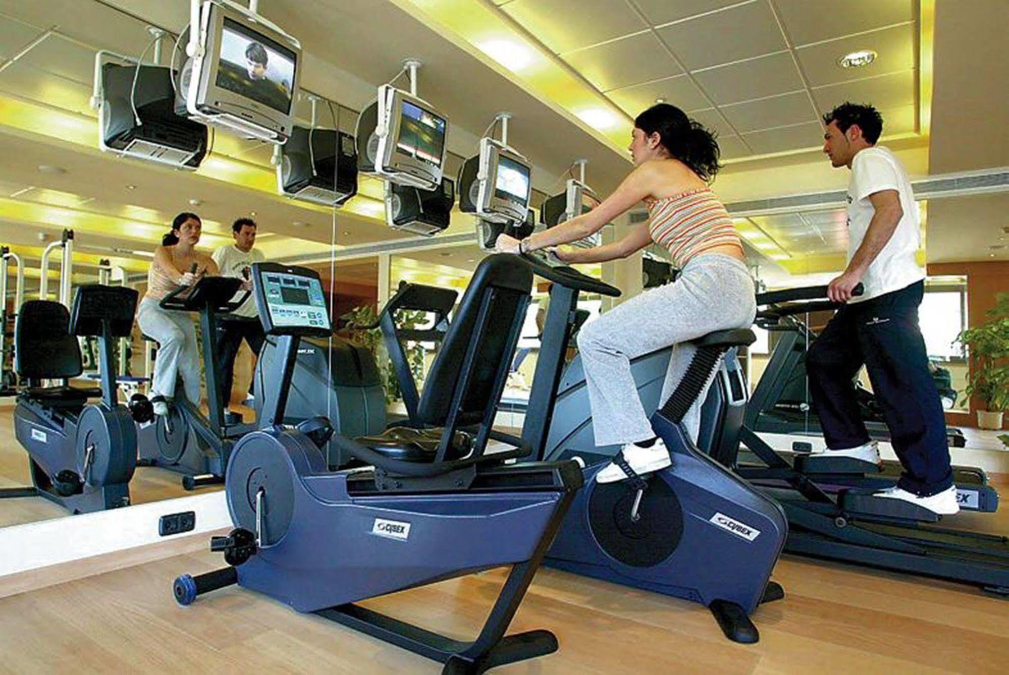 ホテル パラフォックス サラゴサ エクステリア 写真 A gym in Madrid, Spain