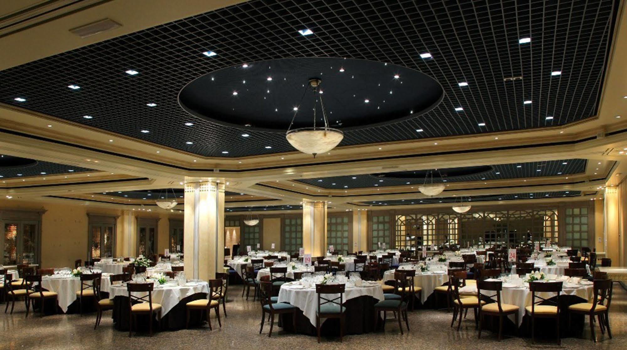 ホテル パラフォックス サラゴサ エクステリア 写真 The ballroom at the Ritz-Carlton, Tysons