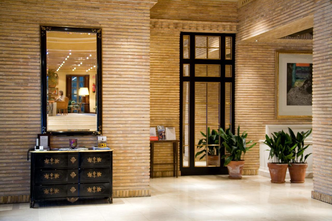 ホテル パラフォックス サラゴサ エクステリア 写真 Interior of the hotel